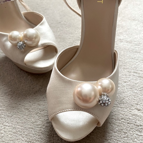 Nine West Shoes - Nine West Vidah Satin Peep Toe Platform Sandal